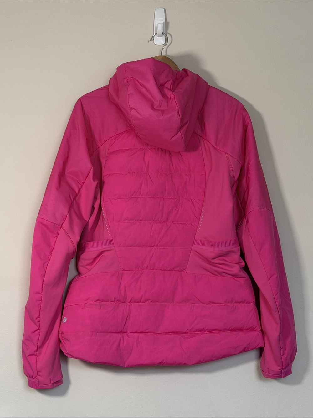 lululemon athletica Women’s Hot Pink Hooded Puffer Jacket - Picture 3 of 3